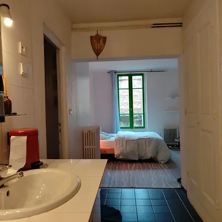 Pensión Ancienne Maison De Dans Le Quartier De France