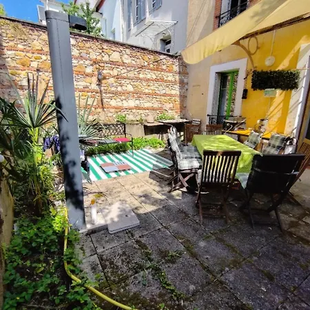 Ancienne Maison De Dans Le Quartier De France